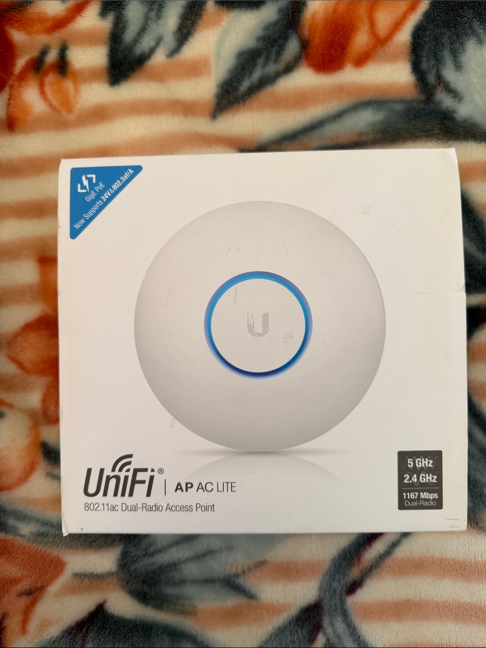 Ubiquiti UniFi AP AC Lite Wireless Access Point - White with Blue LED